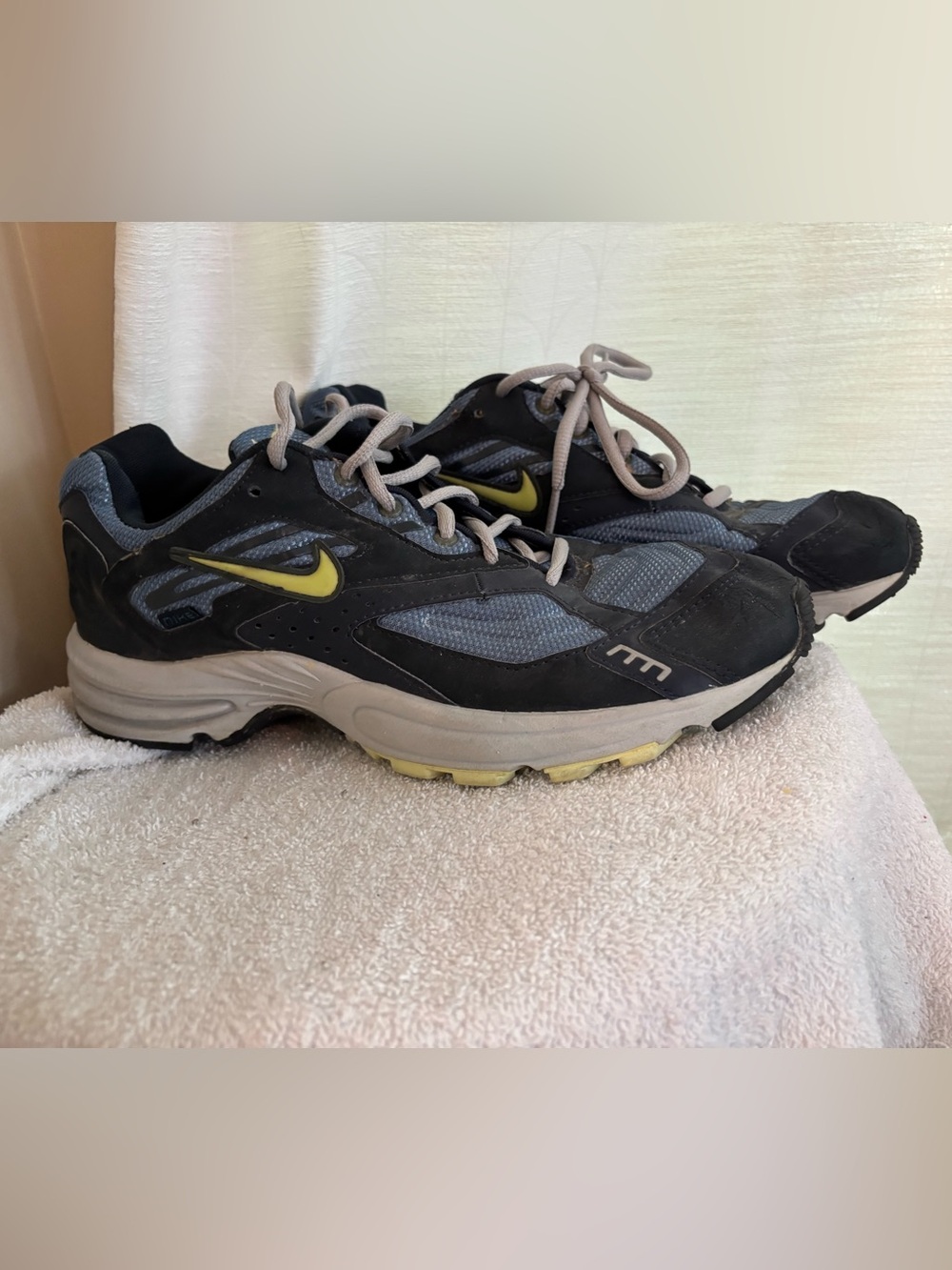 Women’s Nike Air running shoes in blue and navy with Yellow swoosh